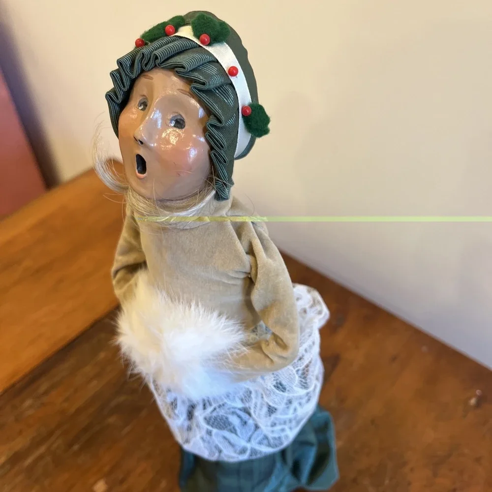 1993 BYERS CHOICE CHRISTMAS CAROLER Long Blond Hair White Muff Green Lace Outfit